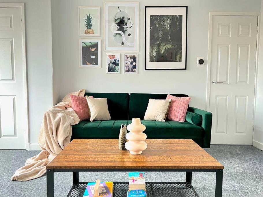 Quirky, Family Home In Glasgow Cardonald Exterior foto
